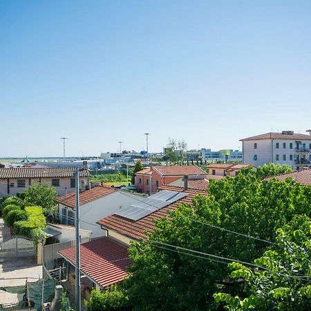 Altido Pampurio Airport Apartment Pisa Bagian luar foto