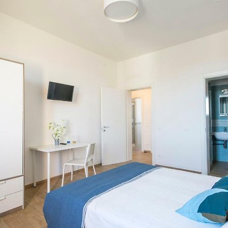 Altido Pampurio Airport Apartment Pisa Bagian luar foto